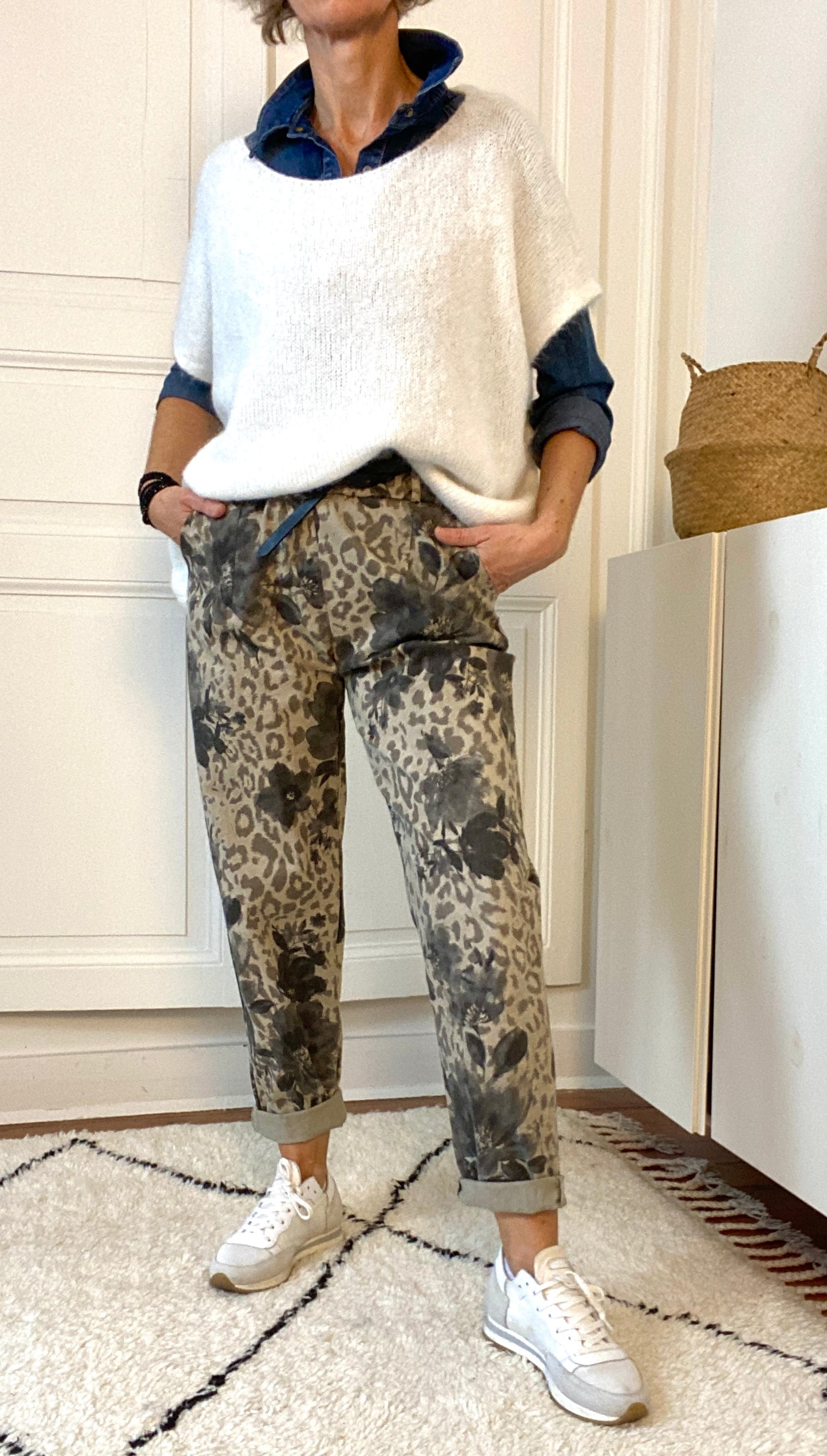 Pantalon beige à motifs